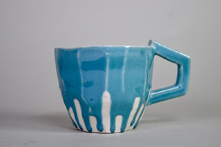 blue mug.